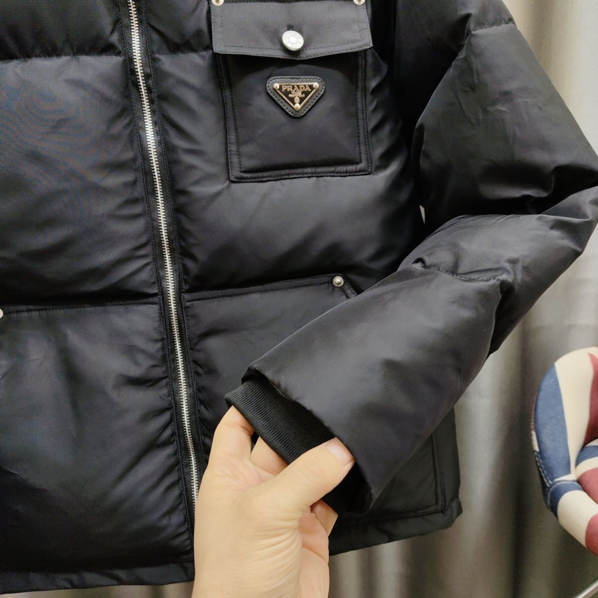 【PRADA】プラダ　Re-Nylon ロゴ入り ダウンジャケット