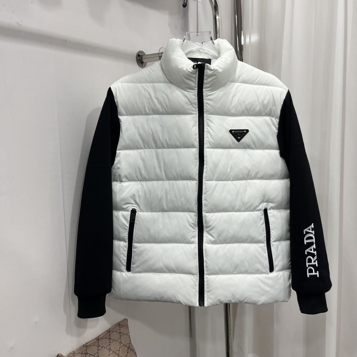 【VIPセール】PRADA 早い者勝ちセール！ダウンジャケット