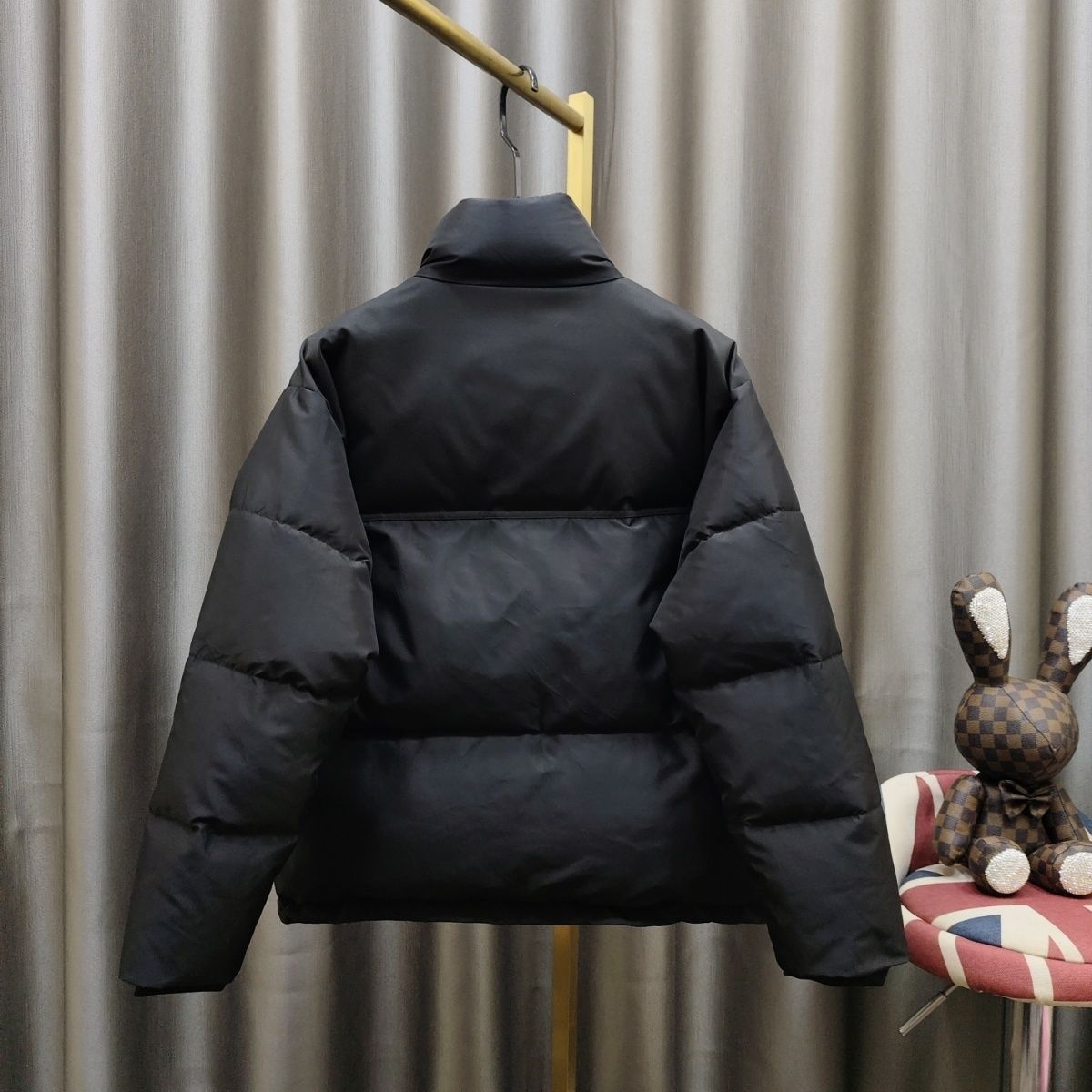 【PRADA】プラダ　Re-Nylon ロゴ入り ダウンジャケット