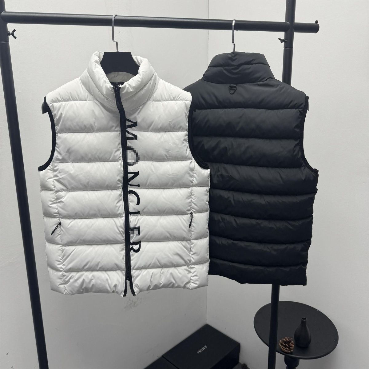 【MONCLER】Cenisベスト ダウン ジレ ナイロン ロゴ フード
