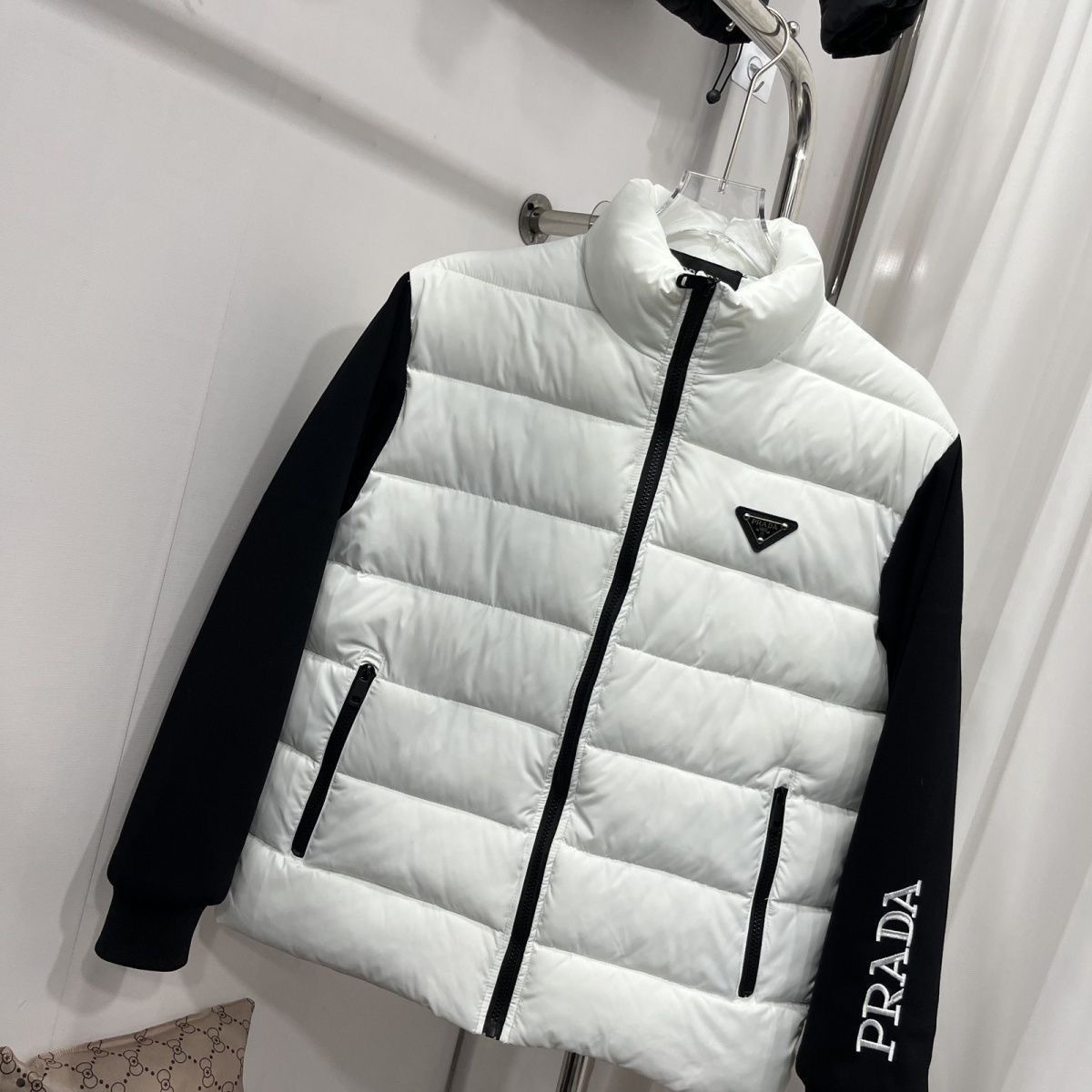 【VIPセール】PRADA 早い者勝ちセール！ダウンジャケット