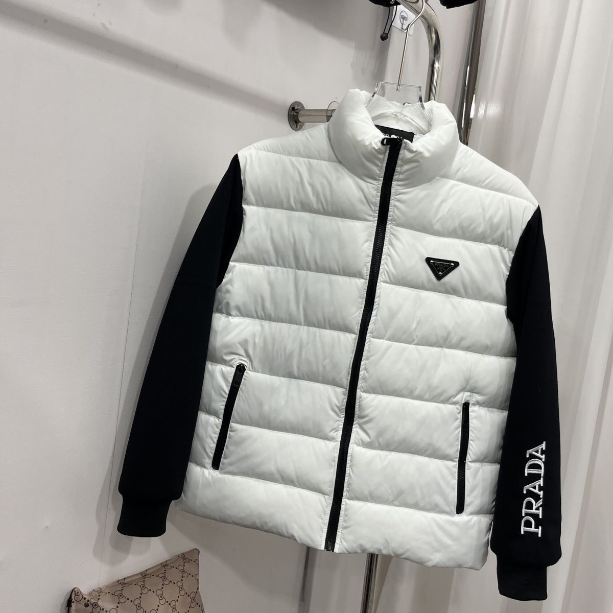 【VIPセール】PRADA 早い者勝ちセール！ダウンジャケット