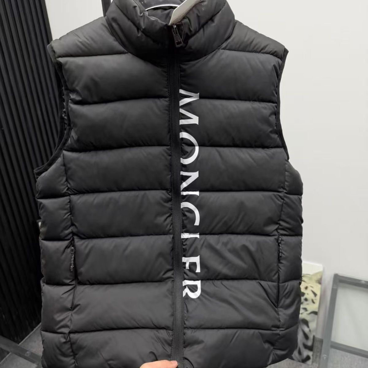 【MONCLER】Cenisベスト ダウン ジレ ナイロン ロゴ フード