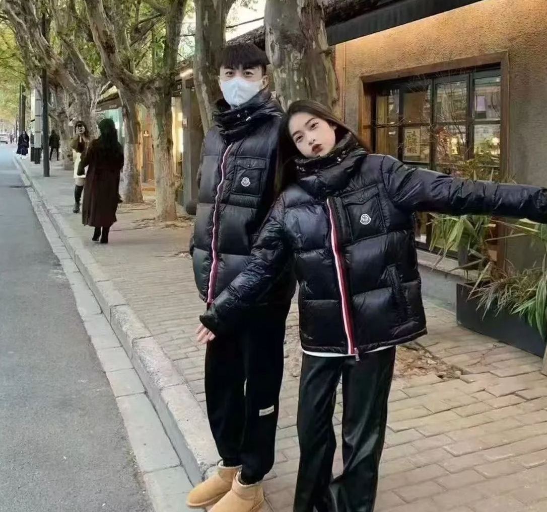 【公式認定ストア】MONCLERモンクレール 定番ダウンコート 限定発売中！多くの著名人やセレブに愛用されています! 爆買い！即完売必至 MONTBELIARD「三色ストライプジッパー」(さんしょくストライプジッパー)