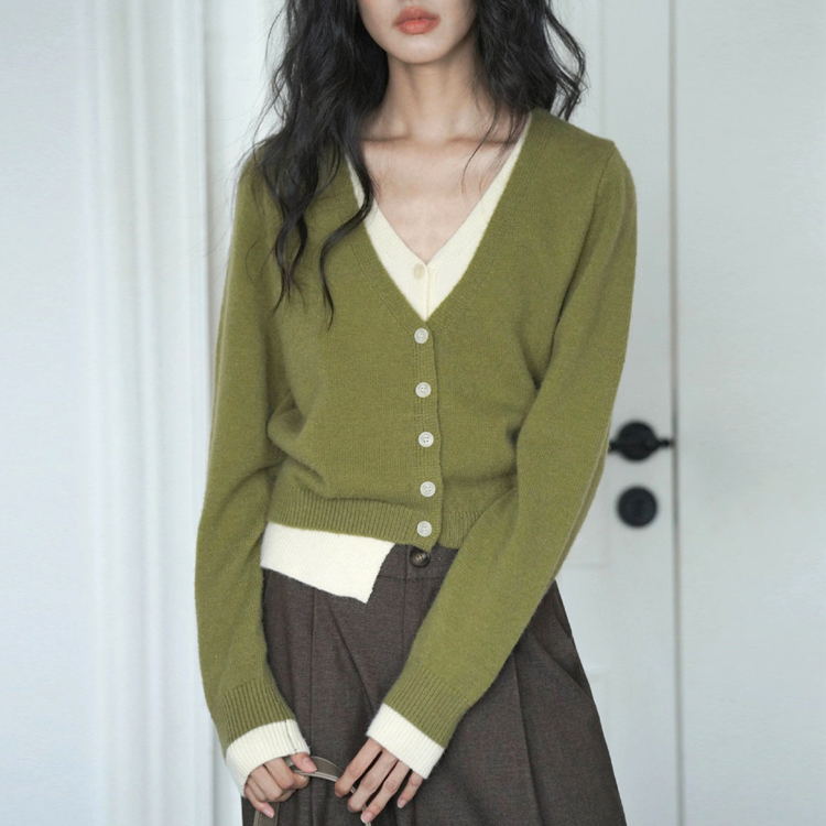 เสื้อคาร์ดิแกนถักสองชิ้นปลอมสีเขียว