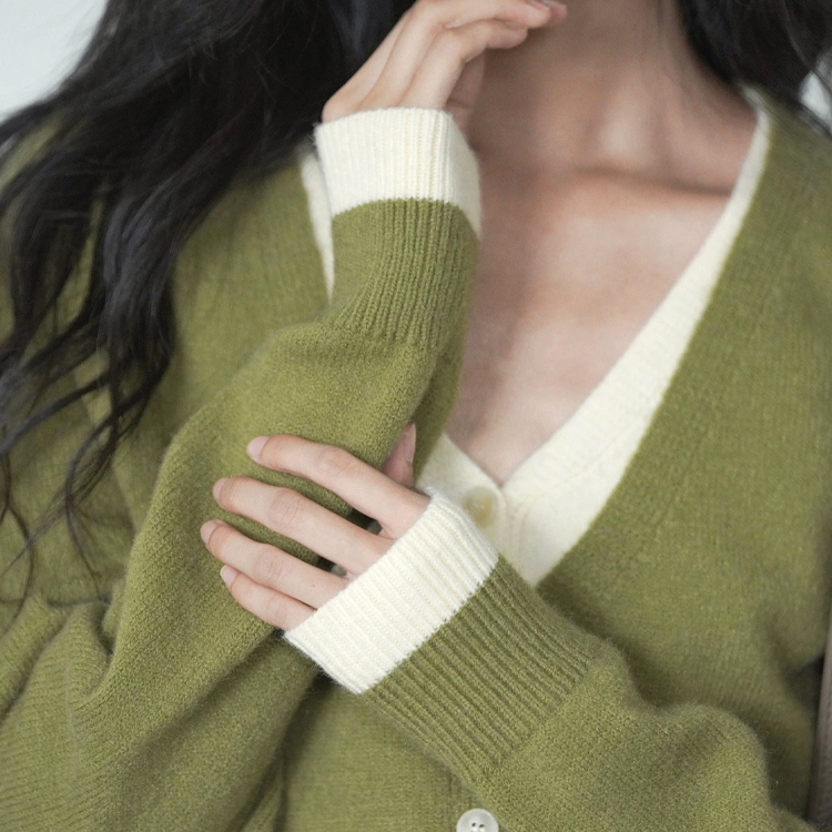 เสื้อคาร์ดิแกนถักสองชิ้นปลอมสีเขียว