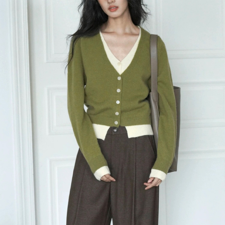 เสื้อคาร์ดิแกนถักสองชิ้นปลอมสีเขียว