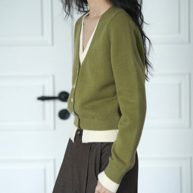 เสื้อคาร์ดิแกนถักสองชิ้นปลอมสีเขียว