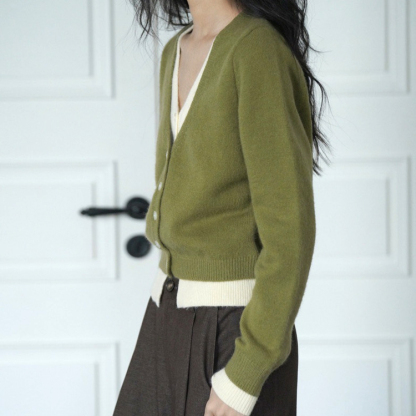 เสื้อคาร์ดิแกนถักสองชิ้นปลอมสีเขียว