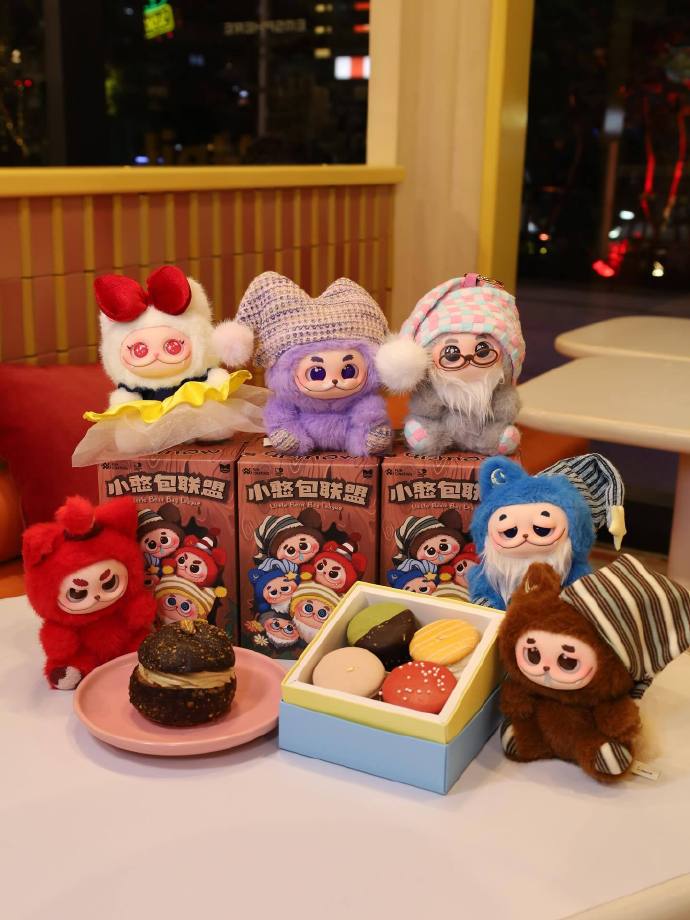 Purchasing trendy plush toys and dolls for artists 