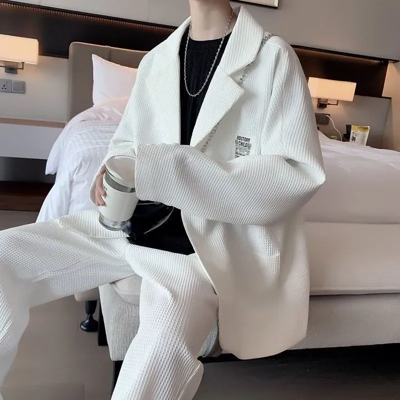 【單件/套裝】華夫格高級感輕熟痞帥西裝外套+白色長袖T恤+黑色百搭休閑褲+項鏈四件套裝