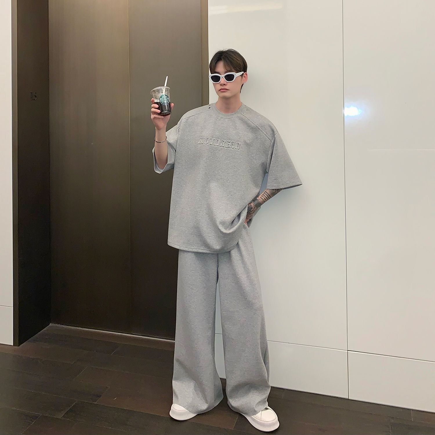 【整套】高街痞帥休閑寬松短袖t恤+運動直筒闊腿褲兩件套