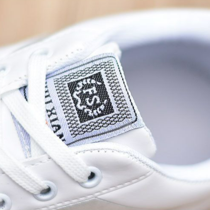 大碼皮面防水小白鞋時尚跑步休閒運動鞋