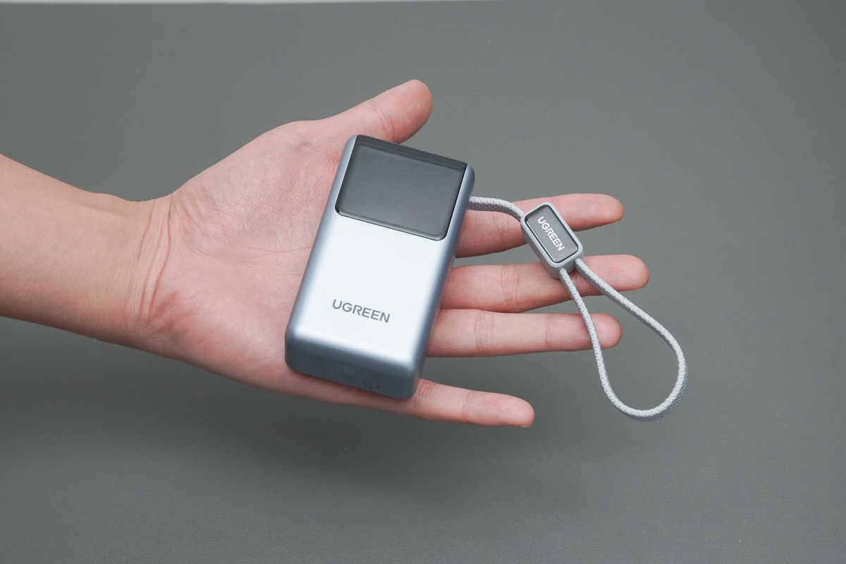 绿联能量湃Pro 55W自带线快充移动电源 PB727