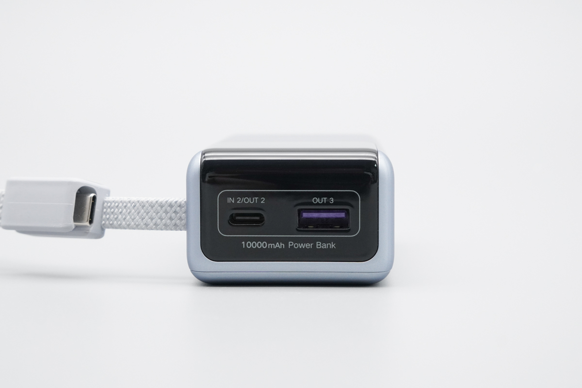 绿联能量湃Pro 55W自带线快充移动电源 PB727