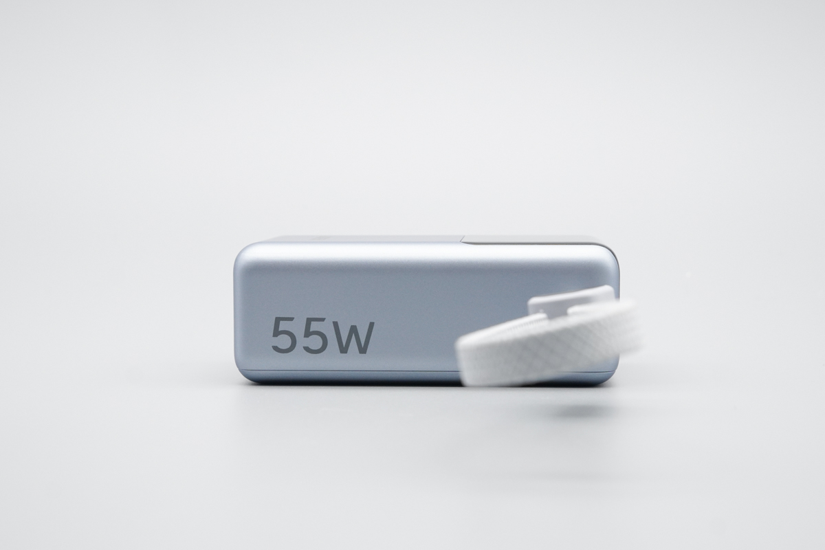 绿联能量湃Pro 55W自带线快充移动电源 PB727