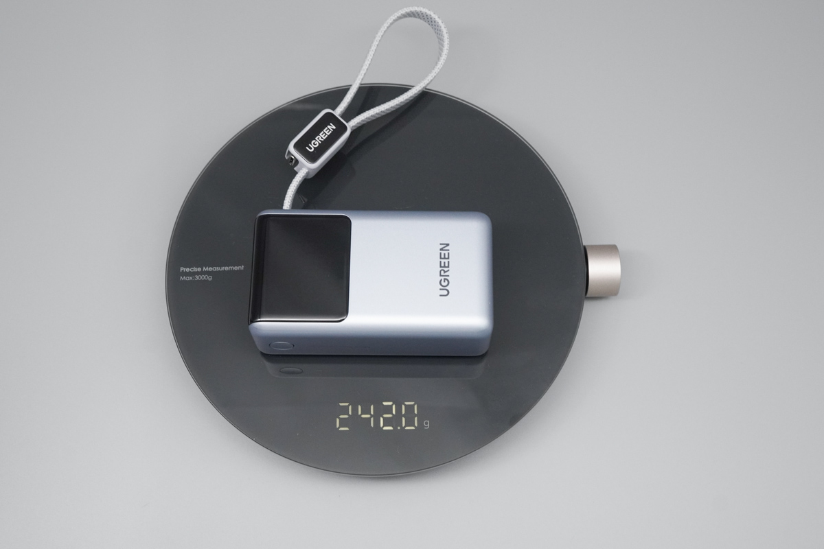 绿联能量湃Pro 55W自带线快充移动电源 PB727