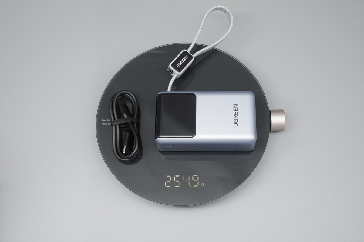 绿联能量湃Pro 55W自带线快充移动电源 PB727