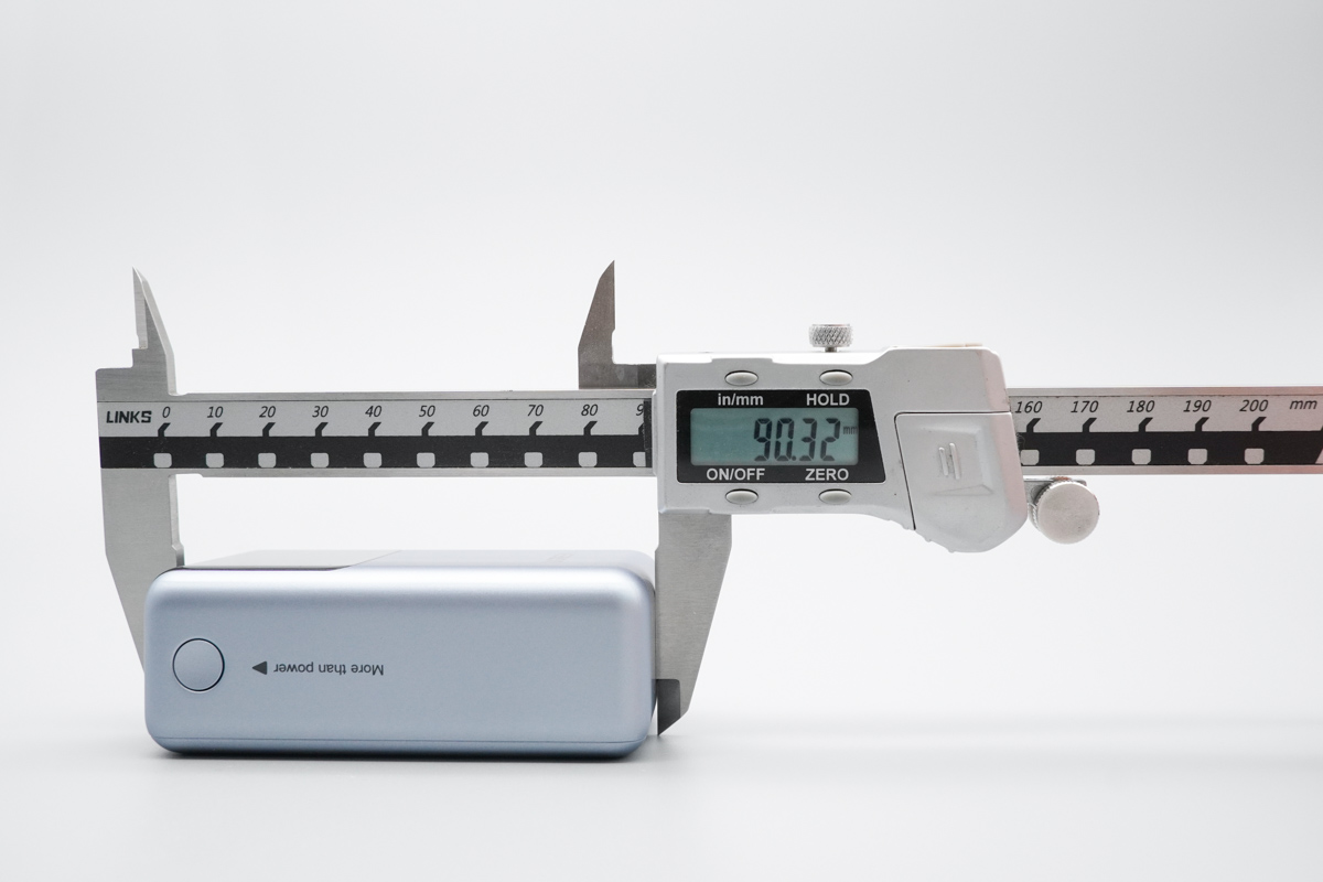 绿联能量湃Pro 55W自带线快充移动电源 PB727