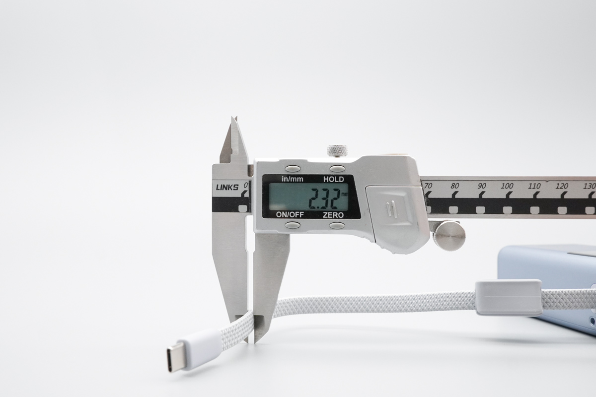 绿联能量湃Pro 55W自带线快充移动电源 PB727