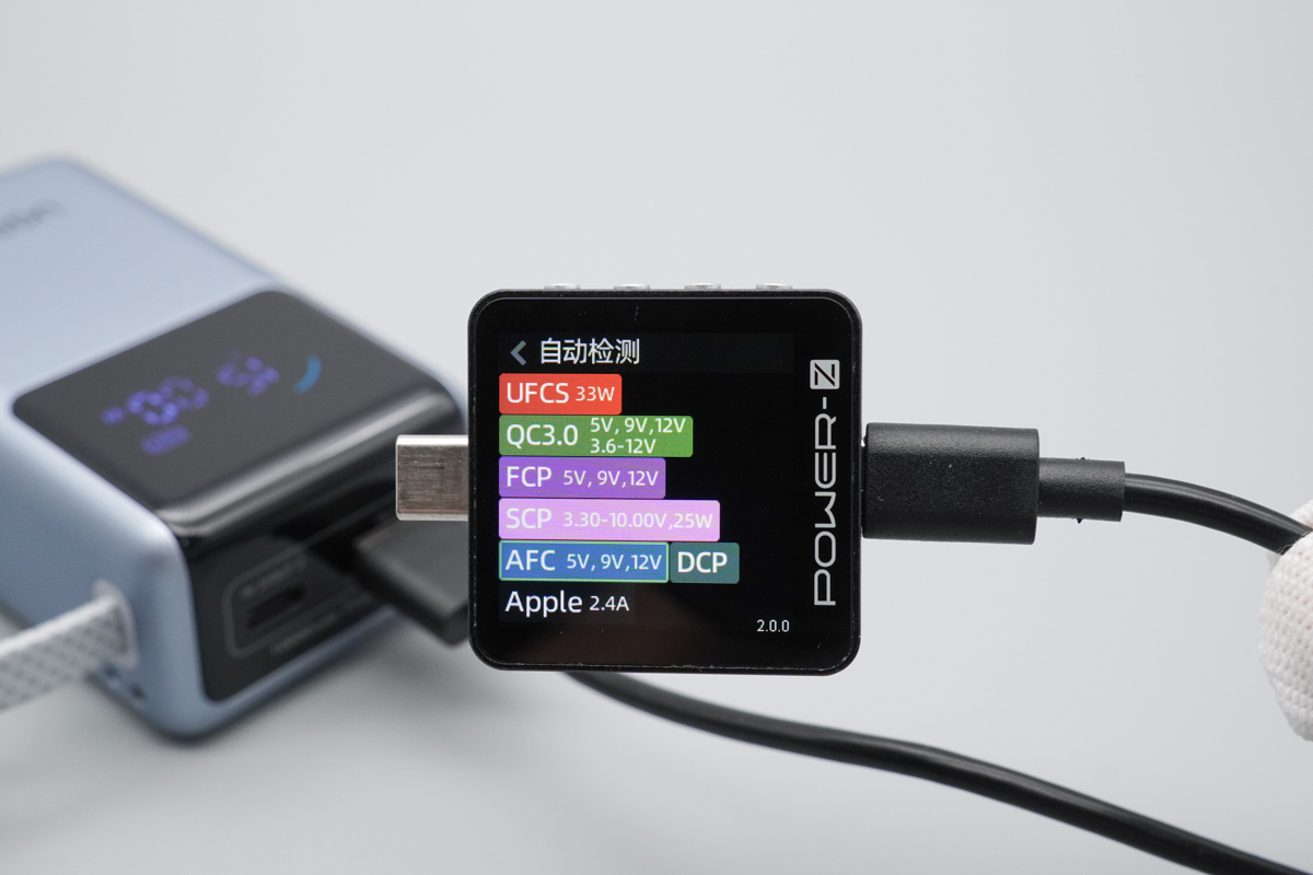 绿联能量湃Pro 55W自带线快充移动电源 PB727