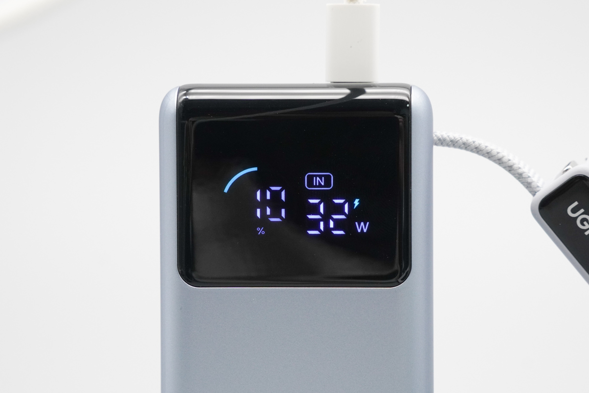 绿联能量湃Pro 55W自带线快充移动电源 PB727