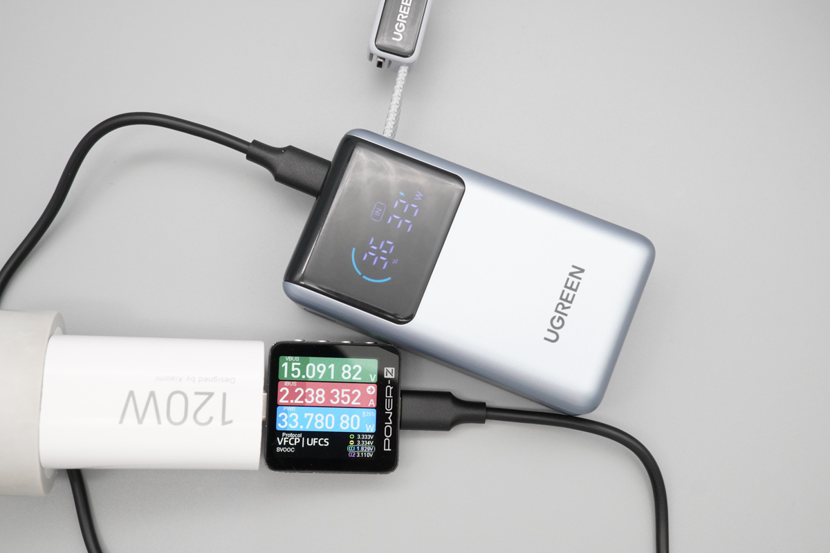 绿联能量湃Pro 55W自带线快充移动电源 PB727