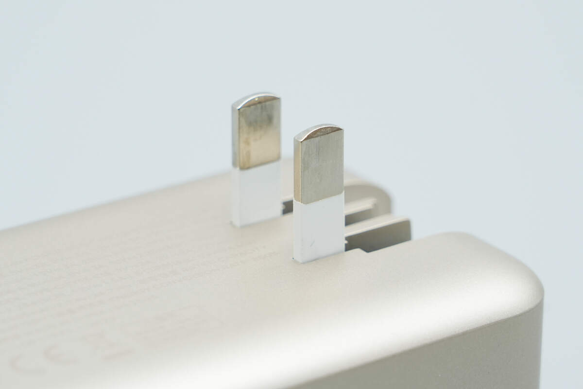 MOMAX摩米士45W GaN三合一自带拉拉线移动电源 IP167