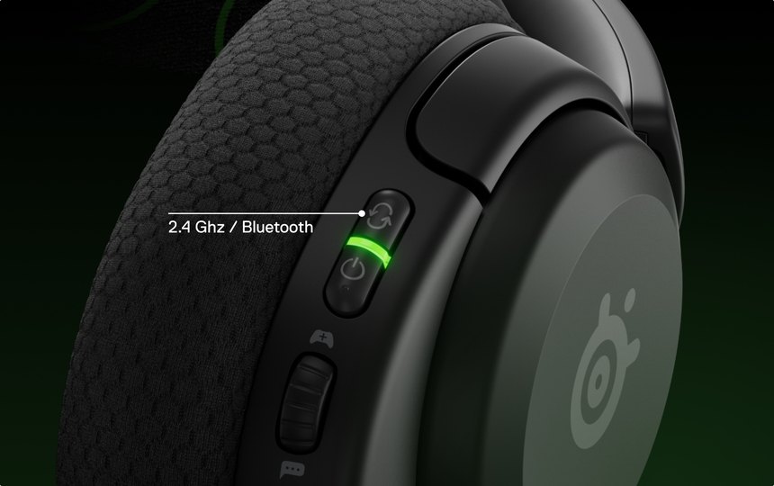 Photo presenting button on Arctic Nova 5 headset that allows to switch between Bluetooth and wi-fi.