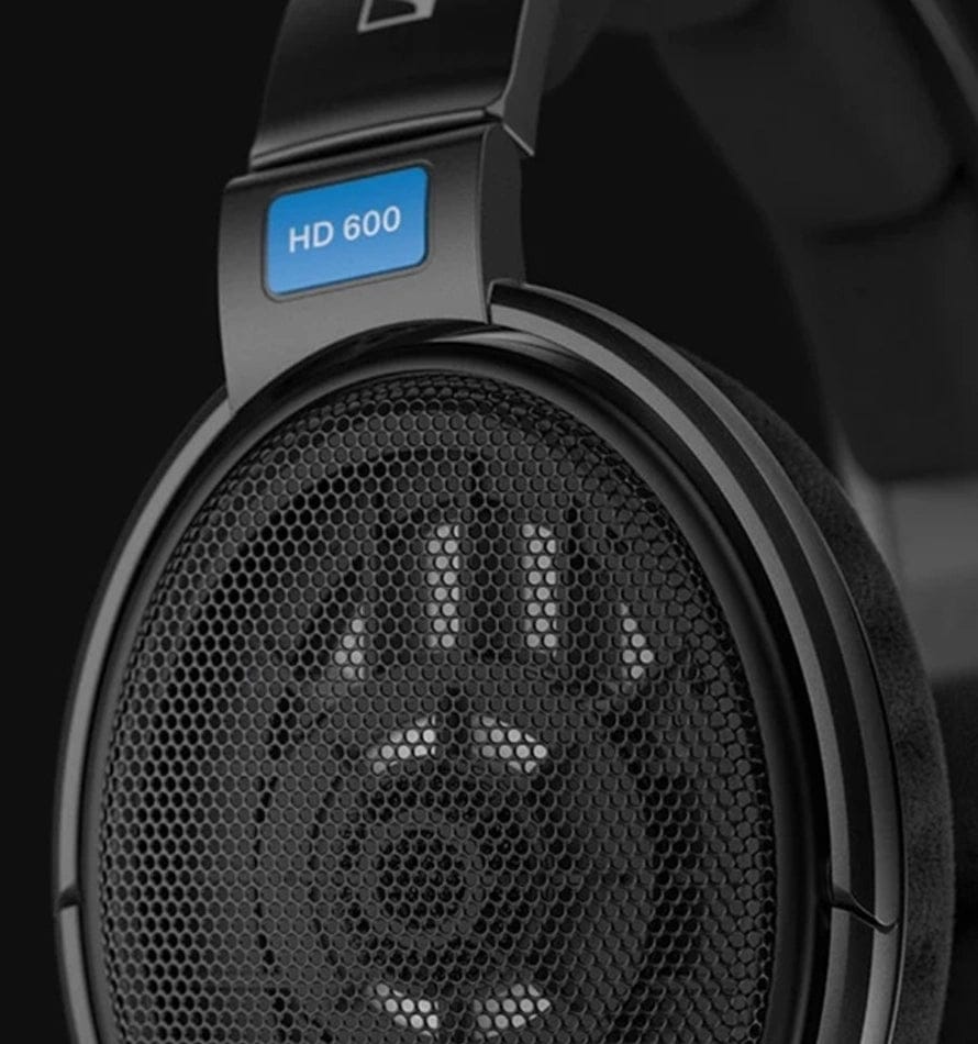 Sennheiser HD 600:HD 600 耳罩支架,藍色標籤印 HD 600 字樣