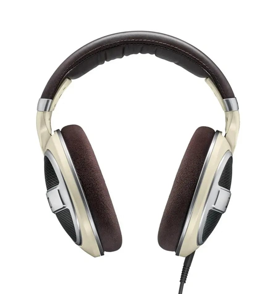 Sennheiser HD 599：圖中係 Sennheiser HD 599 開放式耳罩式耳機嘅耳機本體。