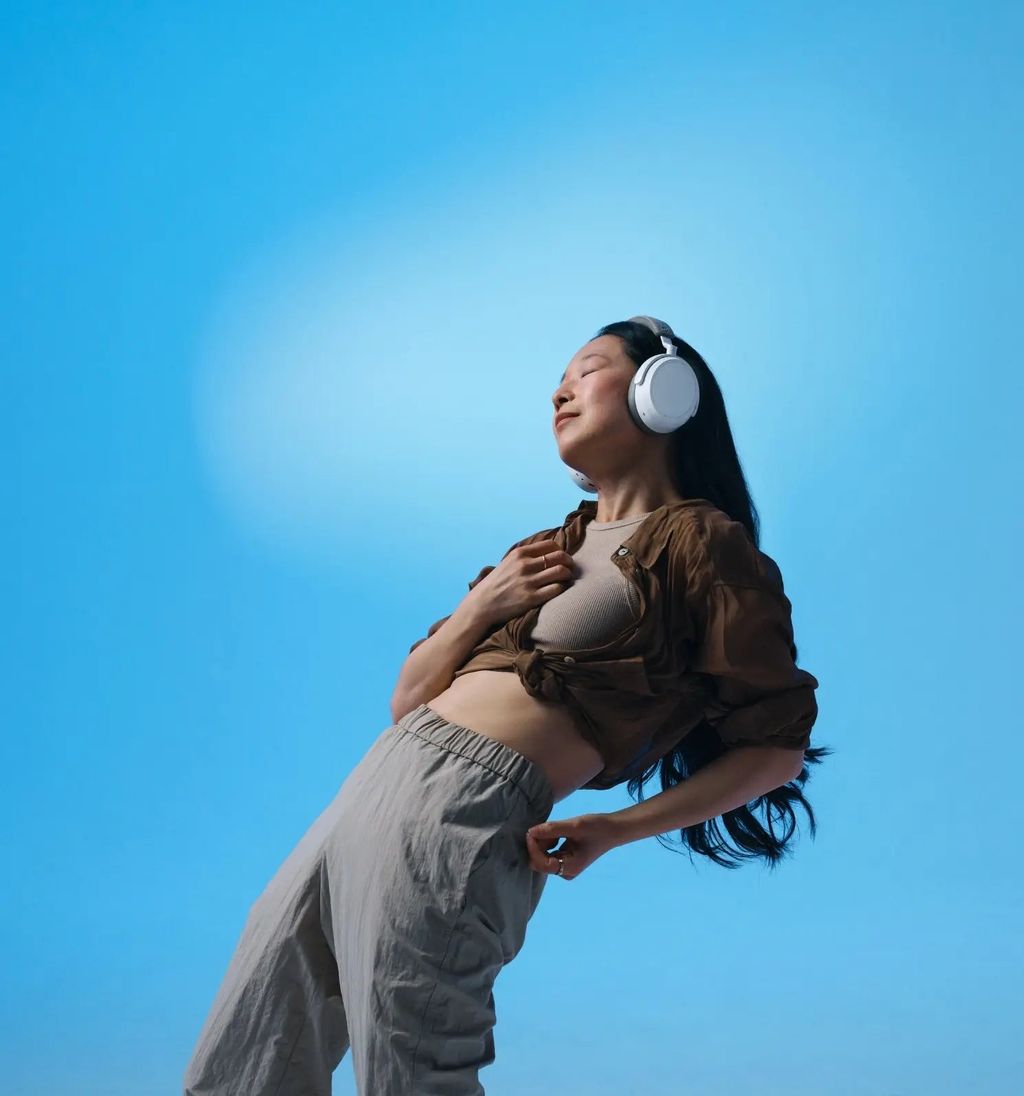Sennheiser M4 白：MOMENTUM 4 Wireless 白色款本體