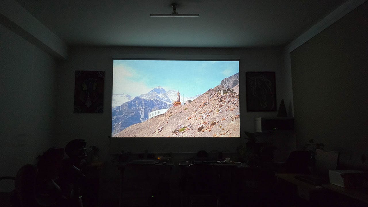 Projection Screen Real Shot - Scenic Large Screen