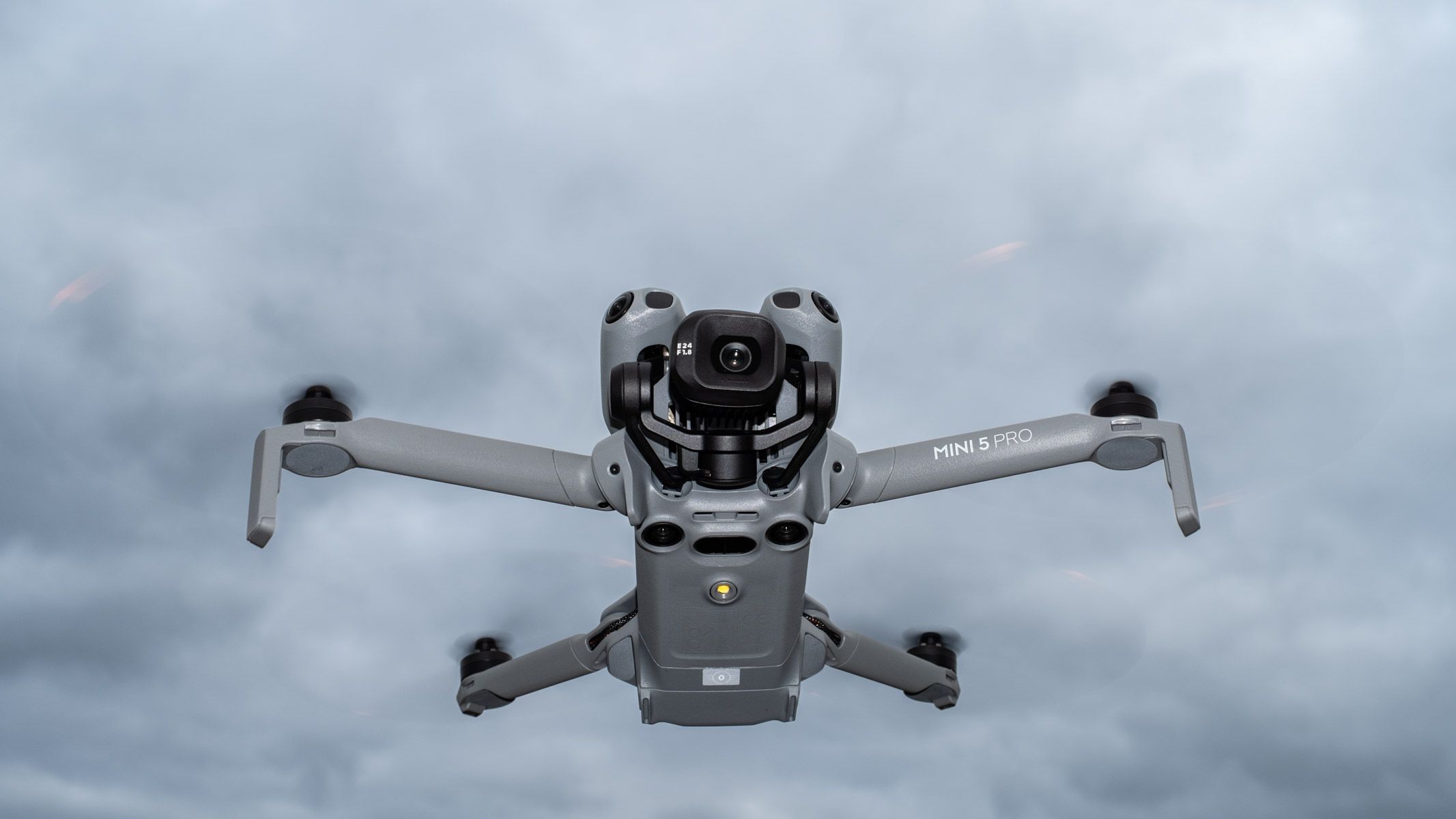 DJI Mini 5 Pro 1-inch sensor all-in-one mini drone - Fly More Combo (DJI RC-N3) aerial drone (CM-DM5PN3C) [Hong Kong genuine product]