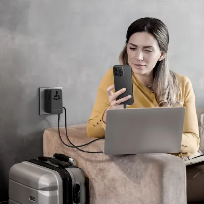 Momax 1-World²⁺ 100W 伸縮充電線四接口旅行充電插座 UA25 [香港行貨]
