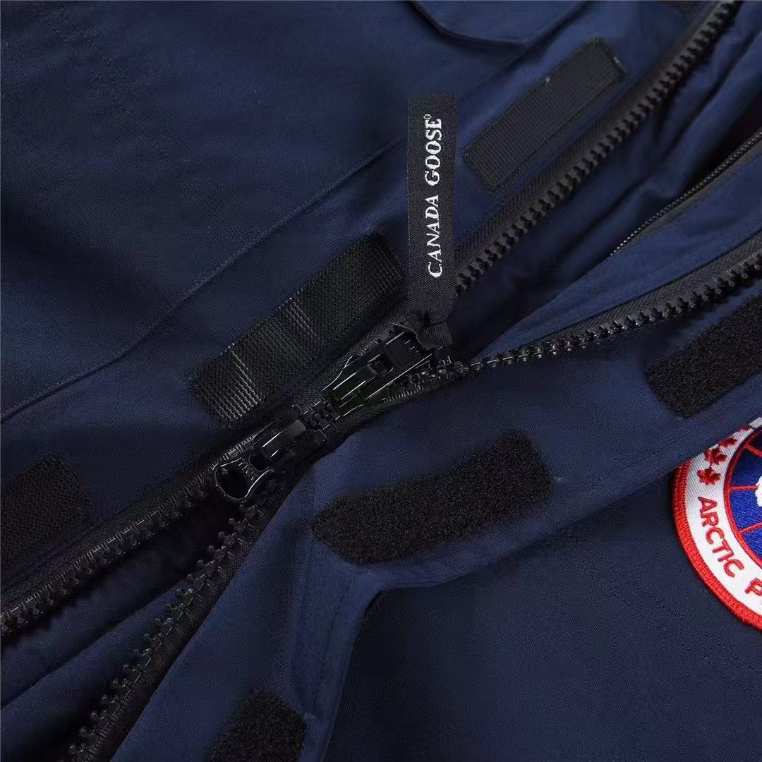 【Canada Goose】カナダグース 男女兼用、ご好評に付き再入荷！