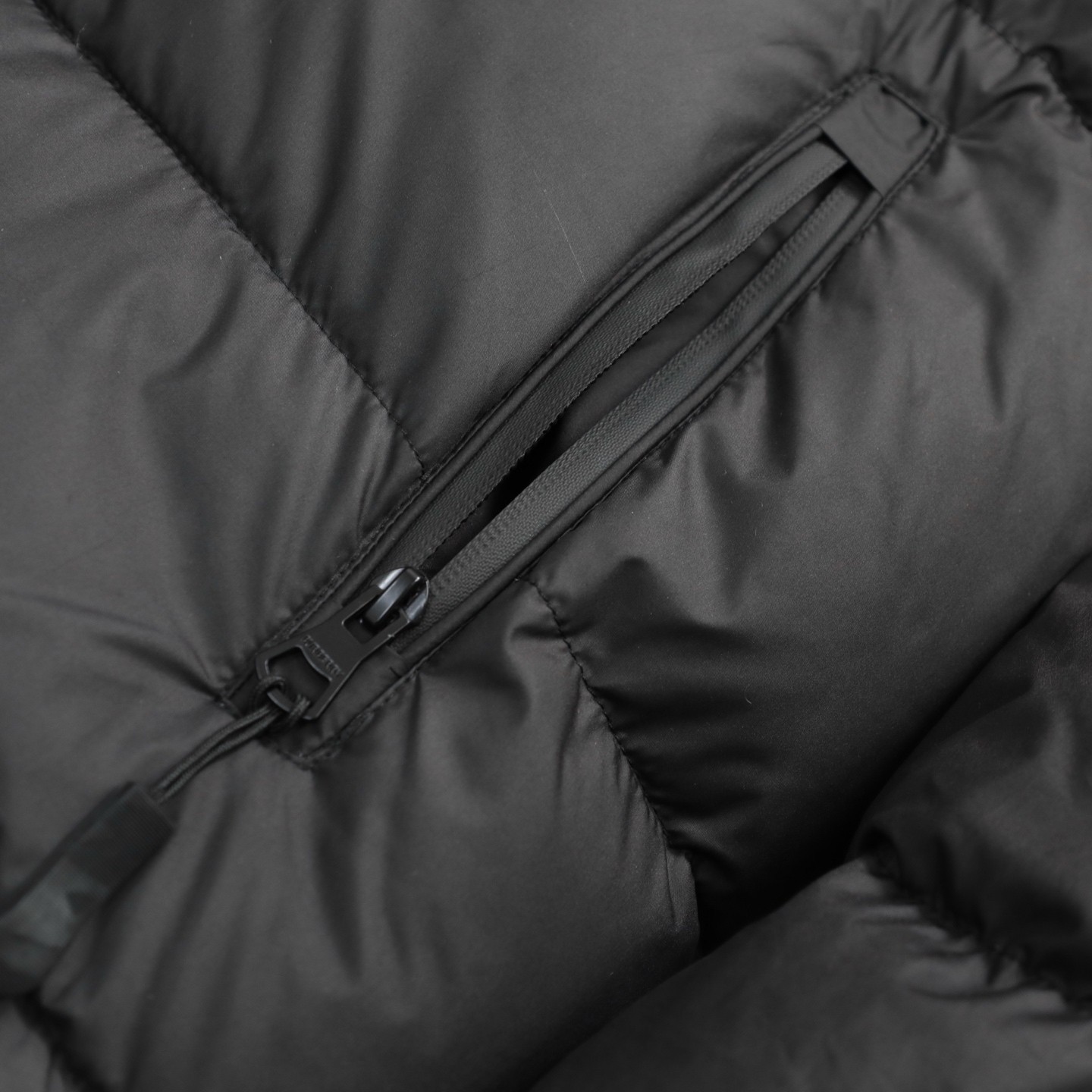 【BUREERRY旗艦店】（バーバリー）着脱式ダウンジャケット、ご好評に付き再入荷！！