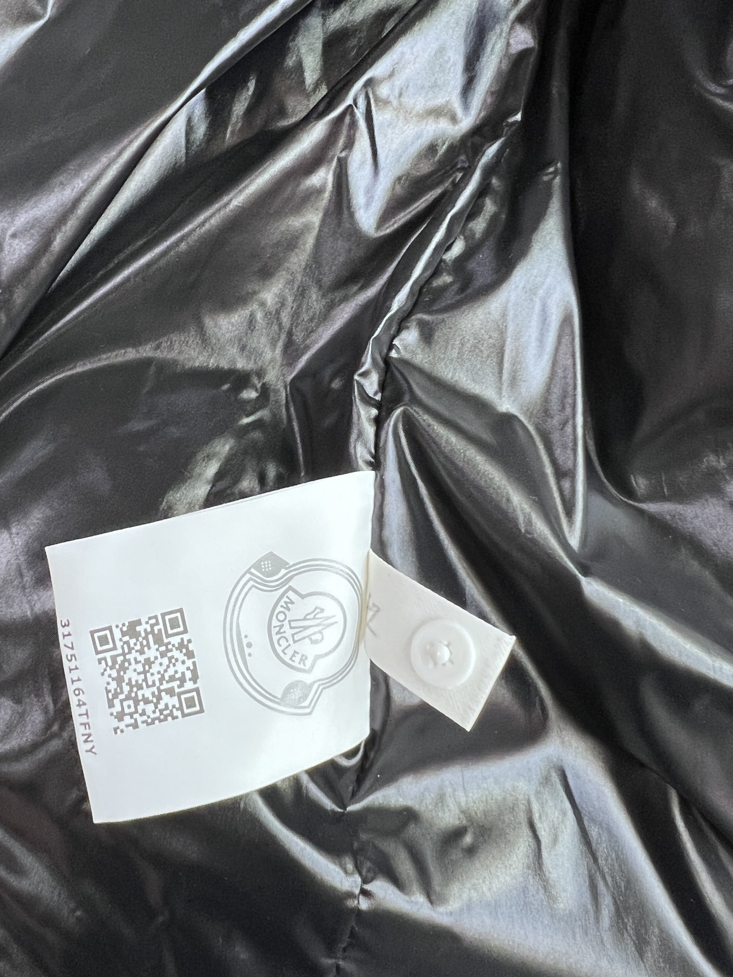 【MONCLER旗艦店】（モンクレール） ダウンジャケット ご好評に付き再入荷！