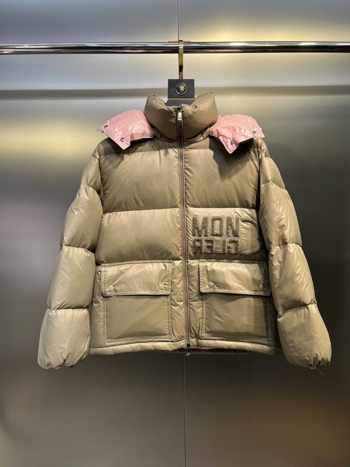【MONCLER 公式旗艦店】モンクレール ダウンジャケット ご好評に付き再入荷！