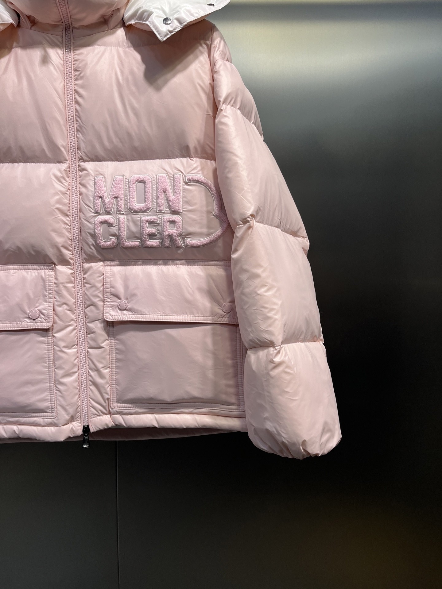【MONCLER 公式旗艦店】モンクレール ダウンジャケット ご好評に付き再入荷！
