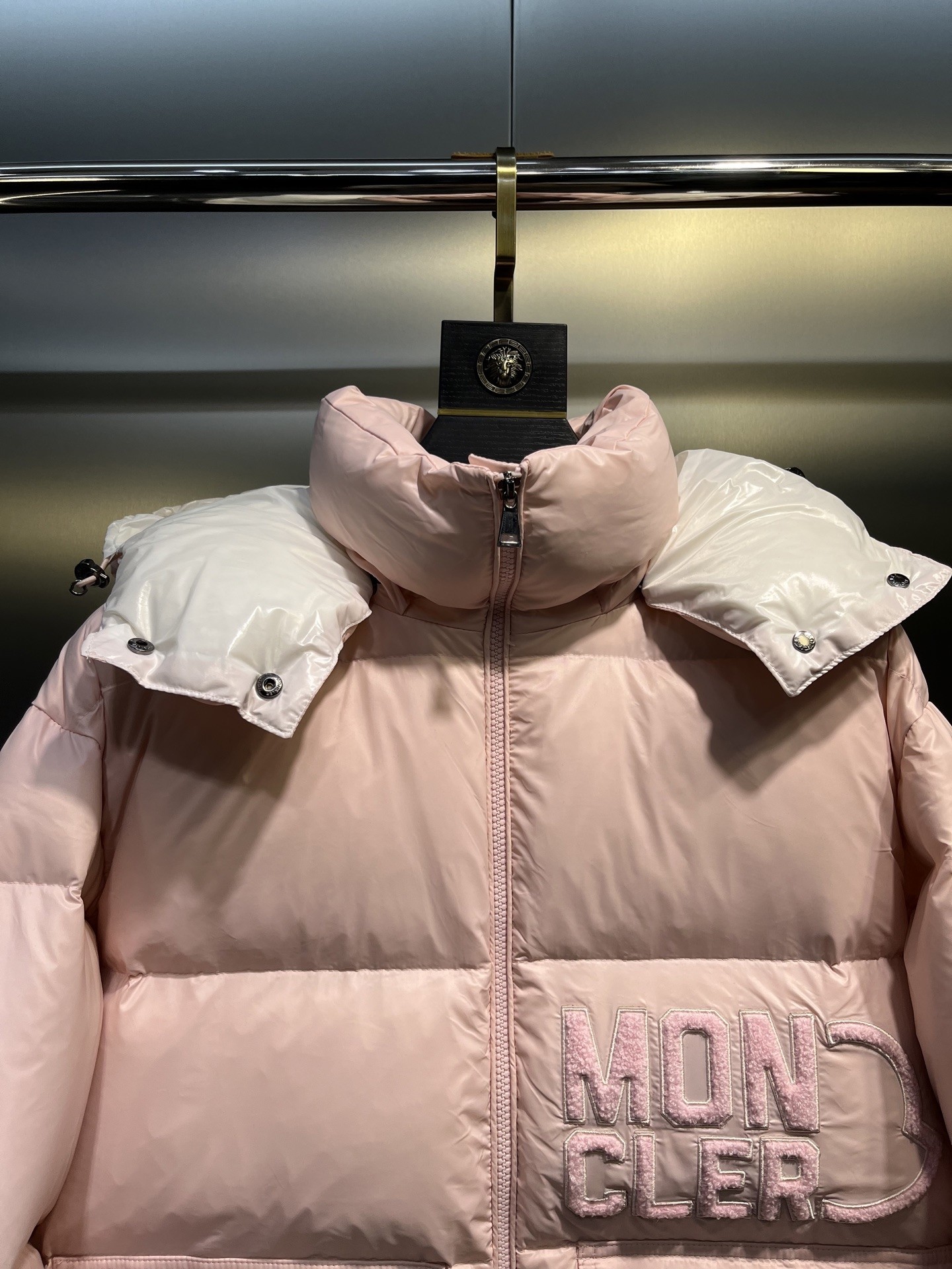 【MONCLER 公式旗艦店】モンクレール ダウンジャケット ご好評に付き再入荷！
