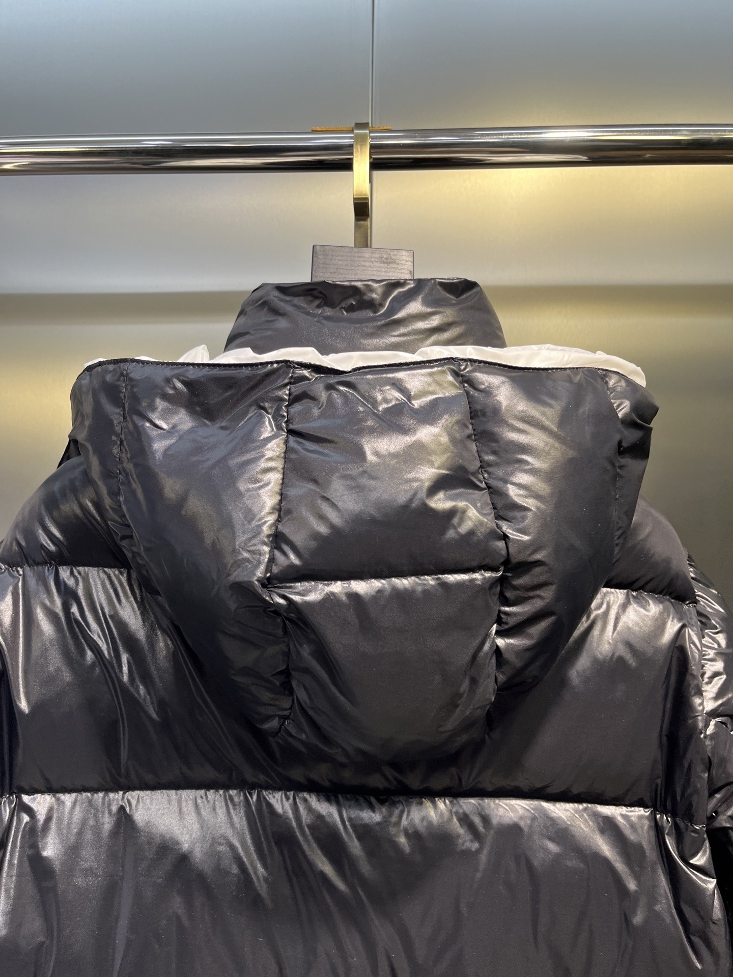 【MONCLER 公式旗艦店】モンクレール ダウンジャケット ご好評に付き再入荷！