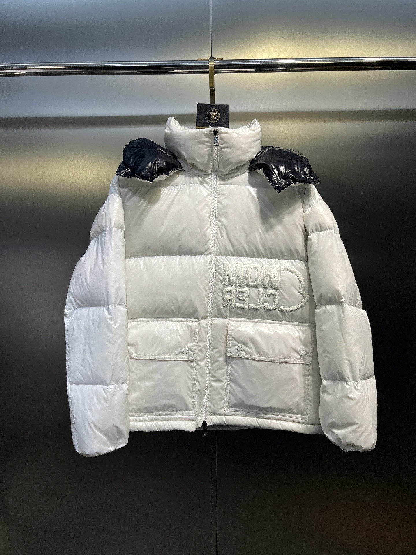 【MONCLER 公式旗艦店】モンクレール ダウンジャケット ご好評に付き再入荷！