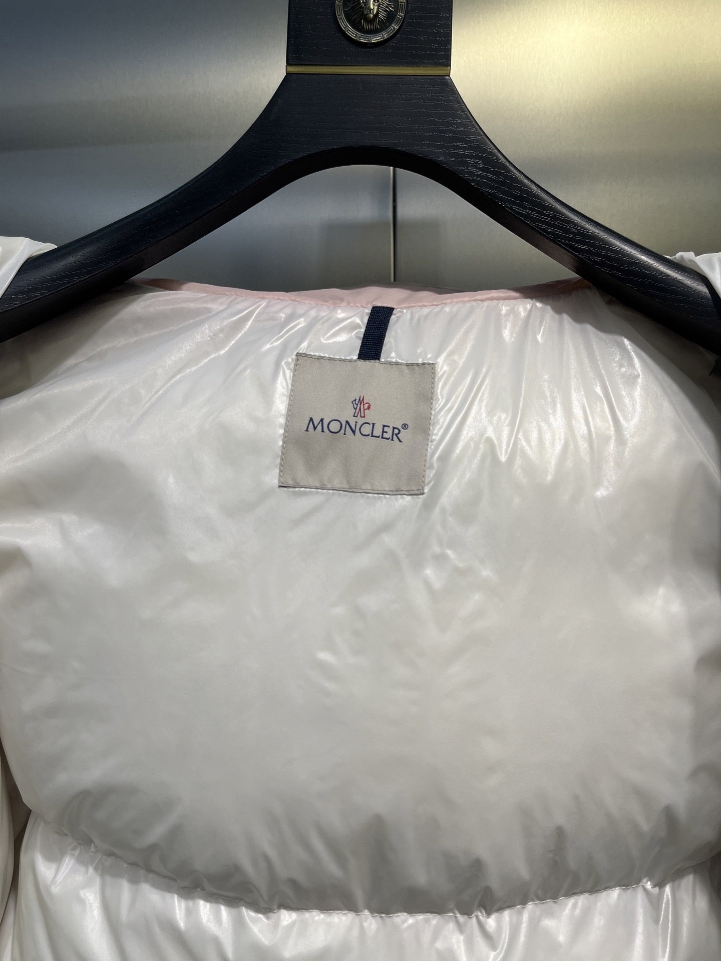 【MONCLER 公式旗艦店】モンクレール ダウンジャケット ご好評に付き再入荷！