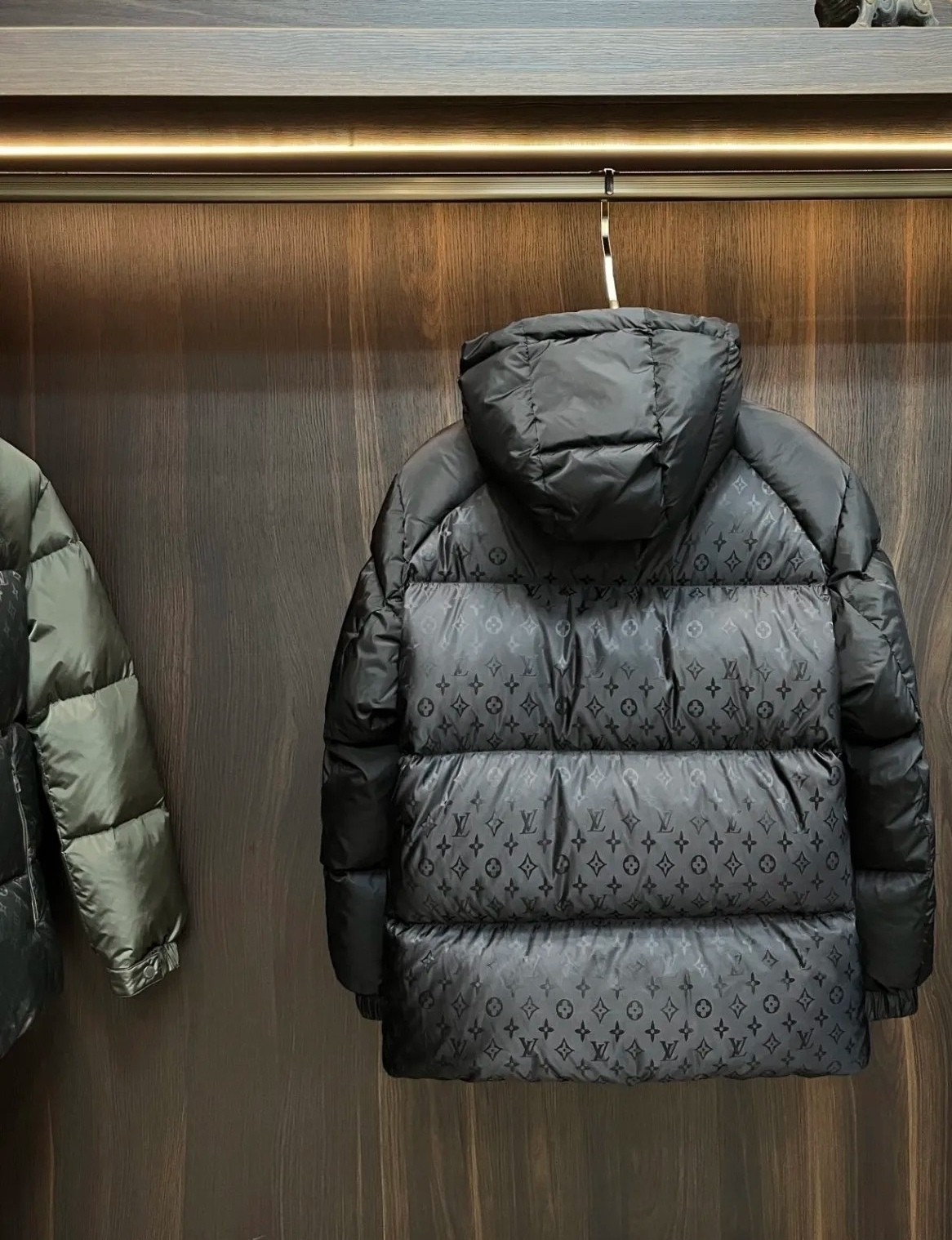 【LOUIS VUITTON旗艦店】ルイヴィトン ダウンジャケット ご好評に付き再入荷！