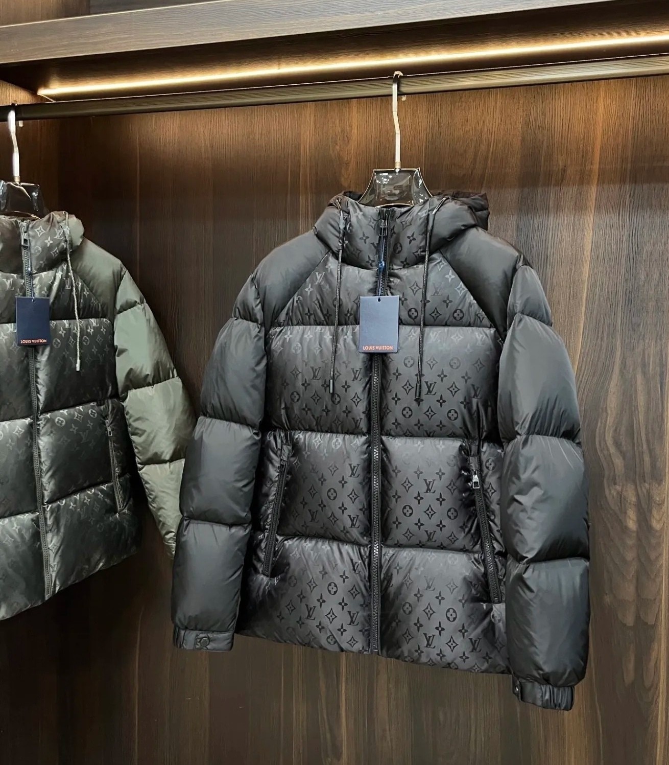 【LOUIS VUITTON旗艦店】ルイヴィトン ダウンジャケット ご好評に付き再入荷！