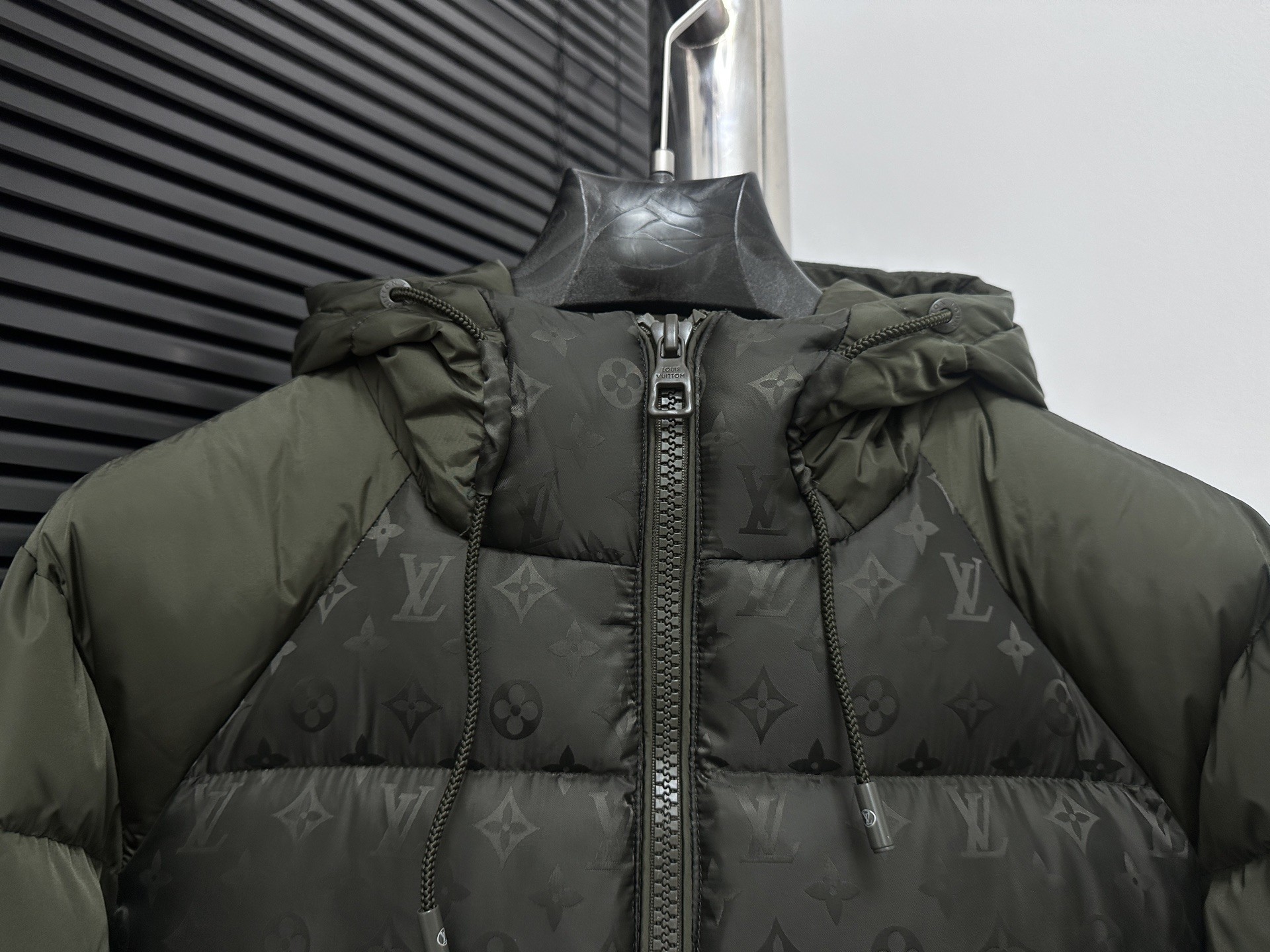 【LOUIS VUITTON旗艦店】ルイヴィトン ダウンジャケット ご好評に付き再入荷！