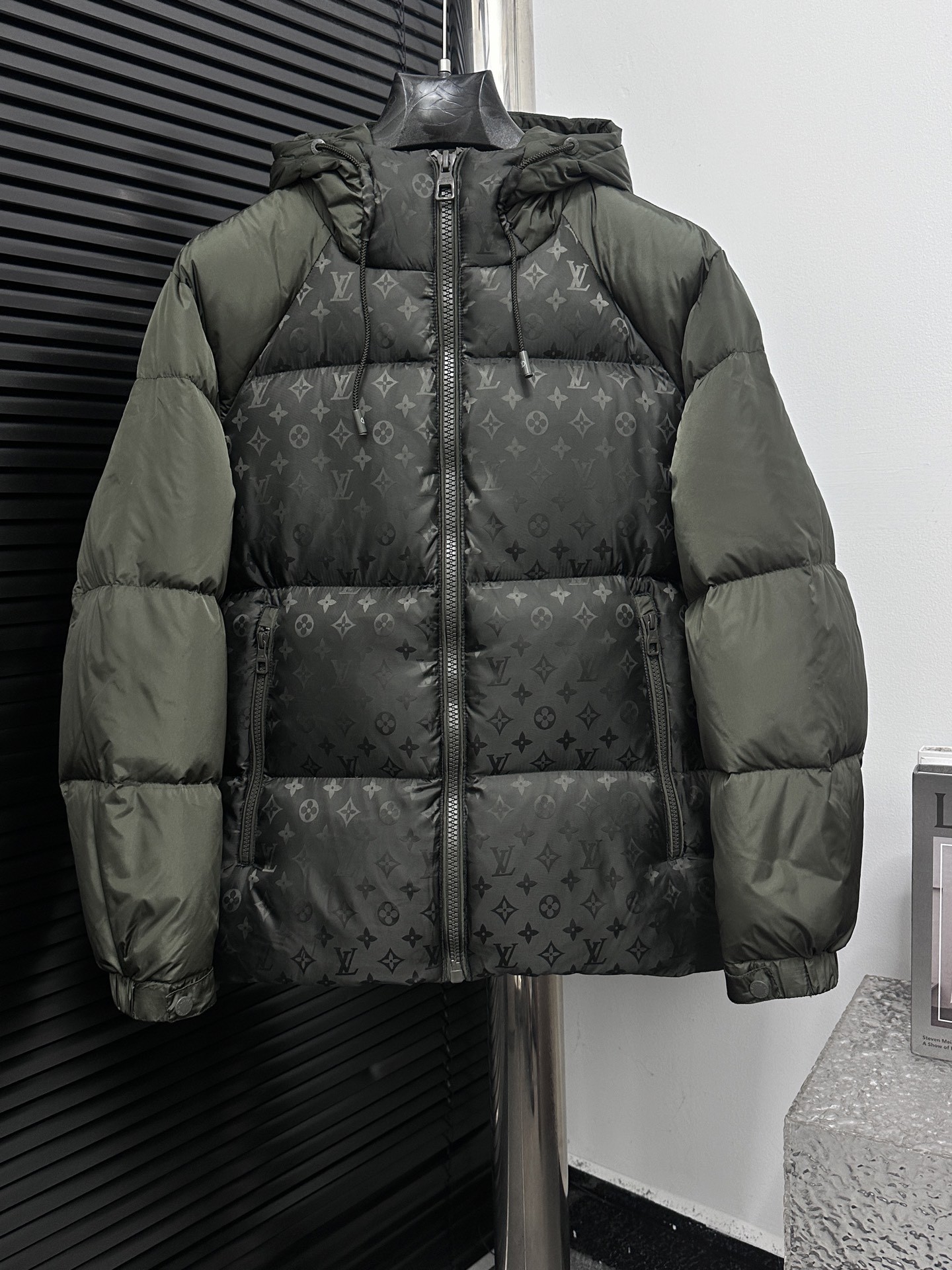 【LOUIS VUITTON旗艦店】ルイヴィトン ダウンジャケット ご好評に付き再入荷！