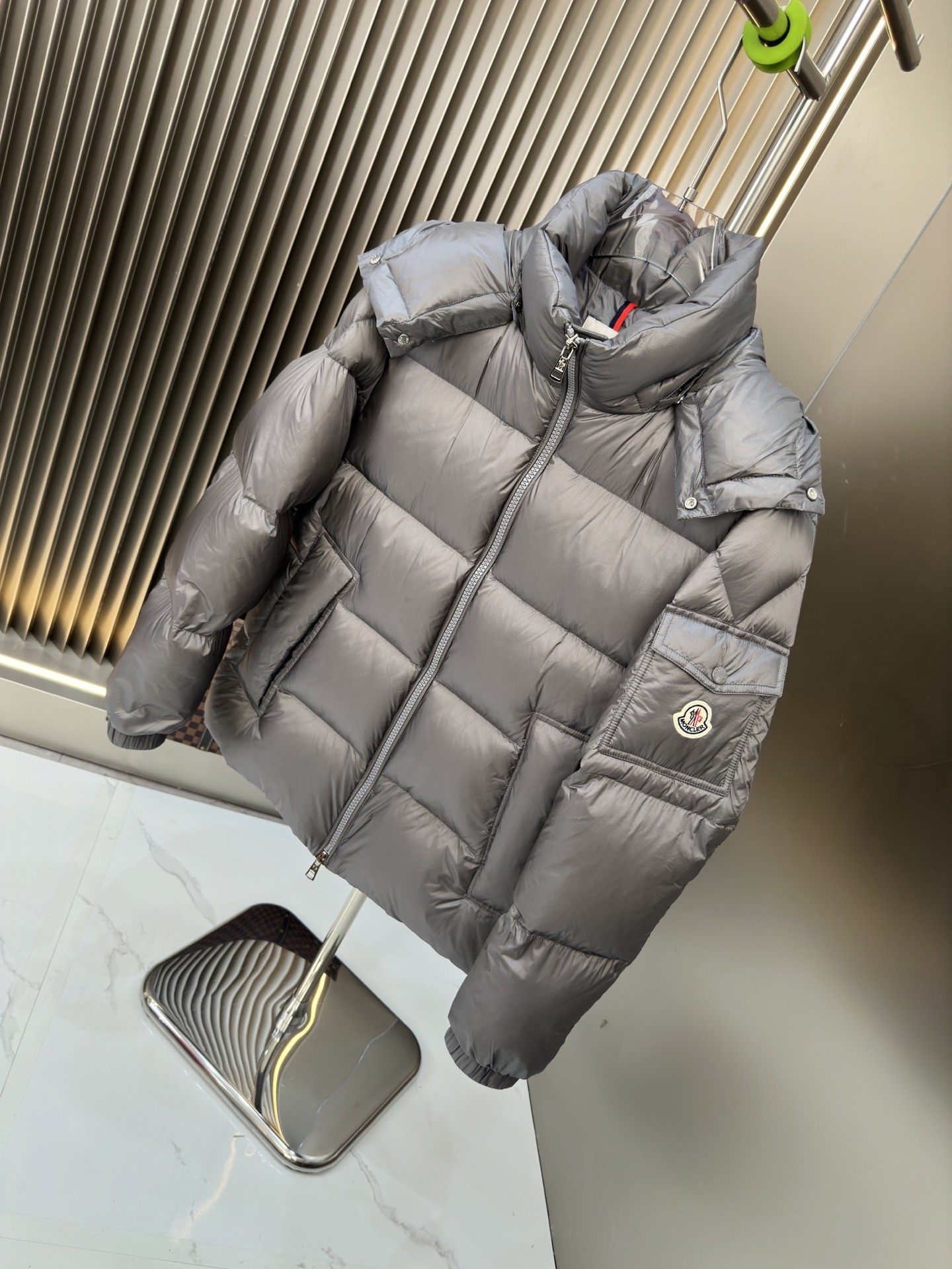 【MONCLER 公式旗艦店】モンクレール ダウンジャケット ご好評に付き再入荷！
