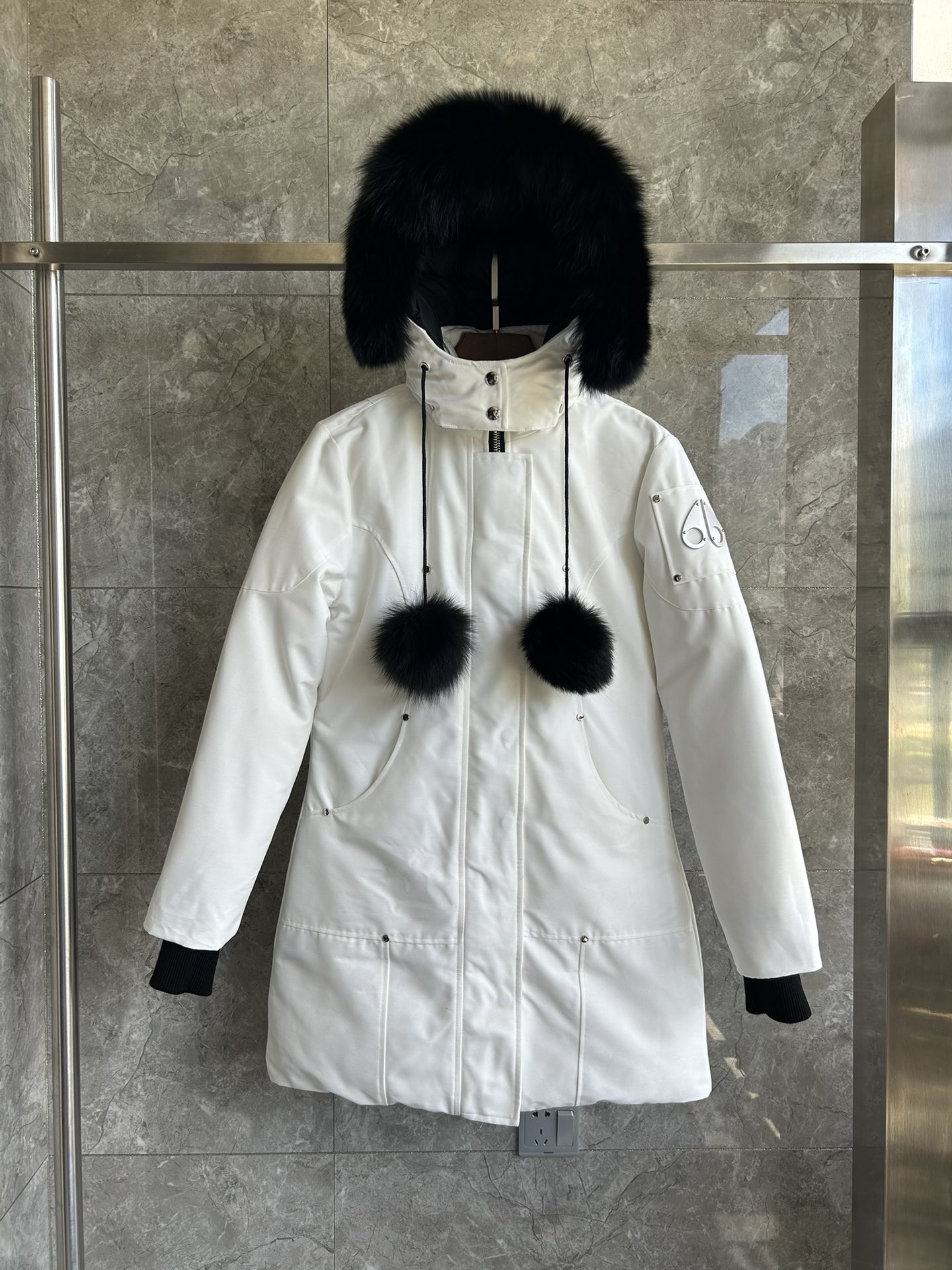 【MOOSE KNUCKLES 公式旗艦店】レディース ロングダウンジャケット ご好評に付き再入荷！